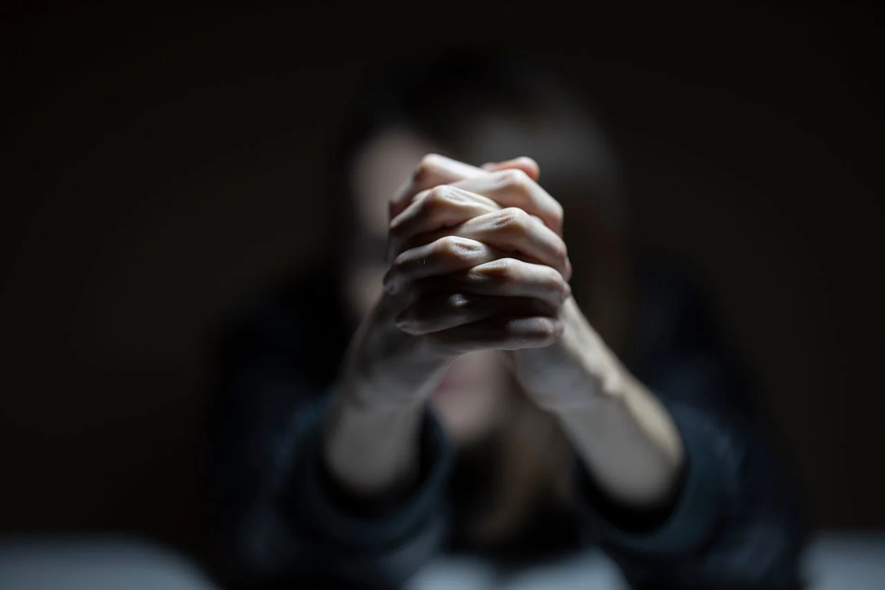 biddende vrouw.webp