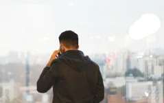 Bellen met je kind na scheiding: het masker doorbreken